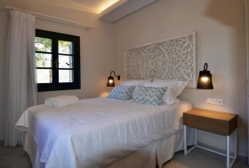 Blue_View_Villas_Stalis_Crete_101_Bedroom01_1000p